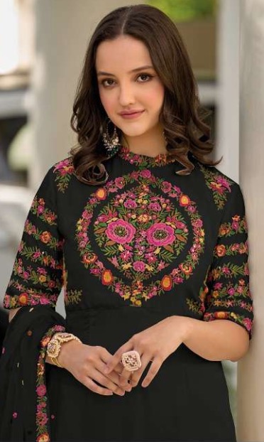 Elegant Embroidered Black Suit with Organza Dupatta